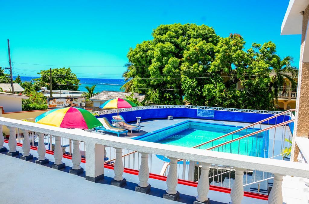 Marine View Hotel 오쵸 리오스 외부 사진