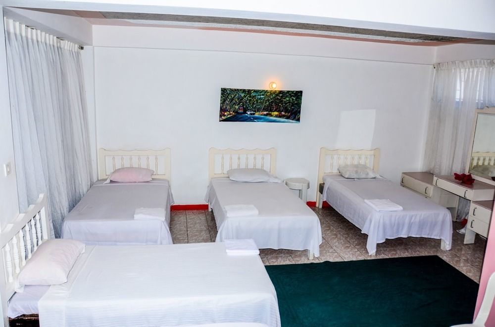 Marine View Hotel 오쵸 리오스 외부 사진