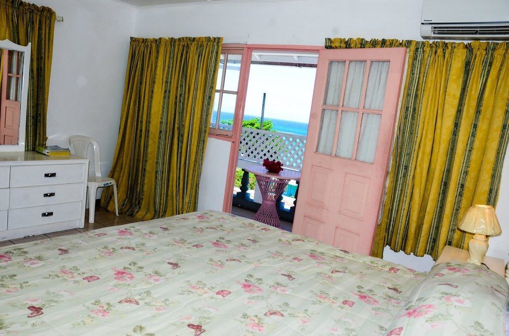 Marine View Hotel 오쵸 리오스 외부 사진