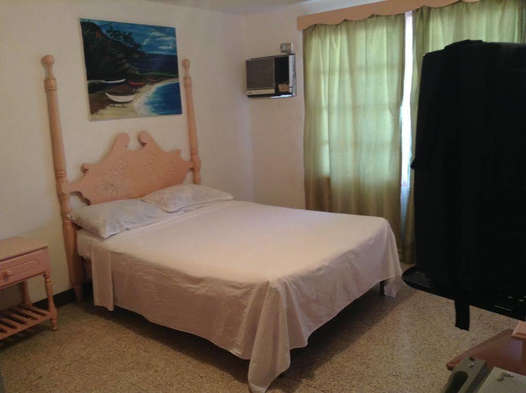 Marine View Hotel 오쵸 리오스 외부 사진