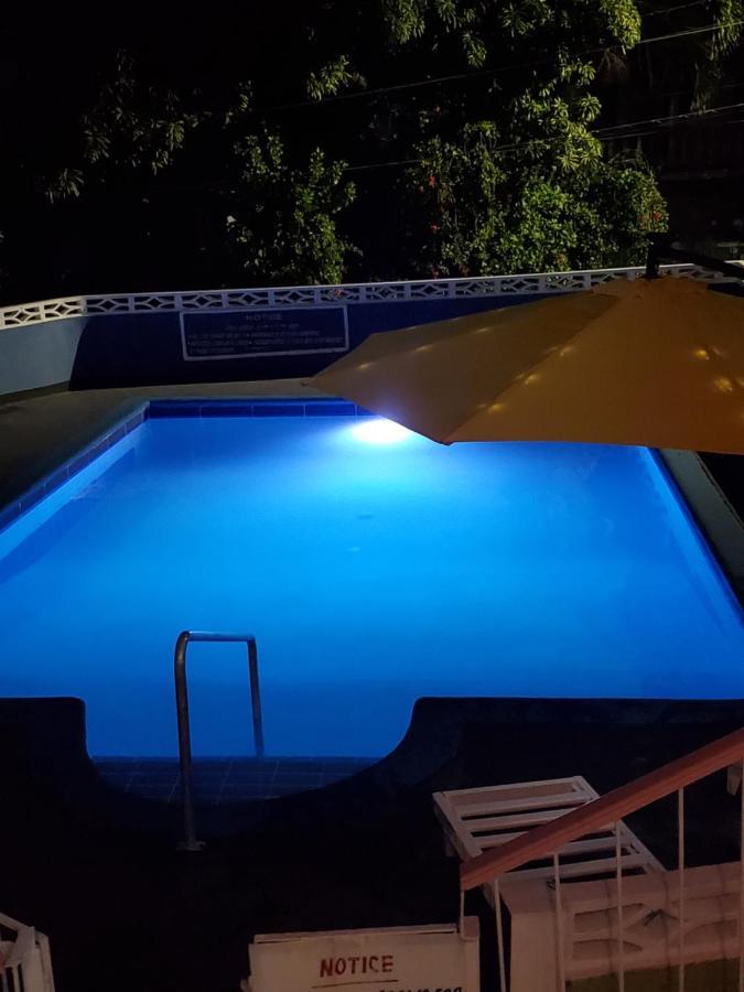 Marine View Hotel 오쵸 리오스 외부 사진