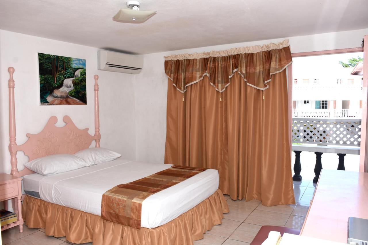Marine View Hotel 오쵸 리오스 외부 사진